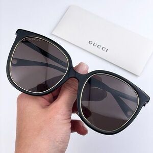 Gucci sunglass
